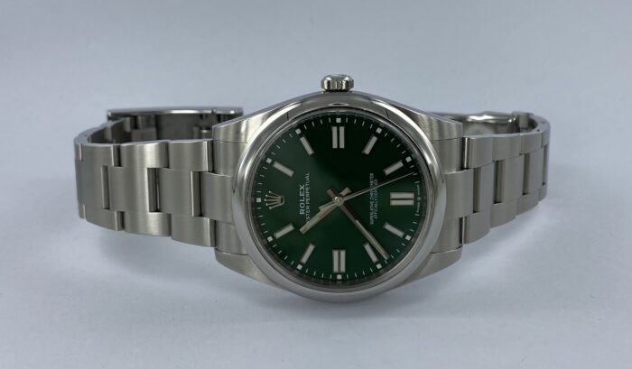 Rolex Oyster Perpetual 41 model: 124300 Clockwise Hellevoetsluis