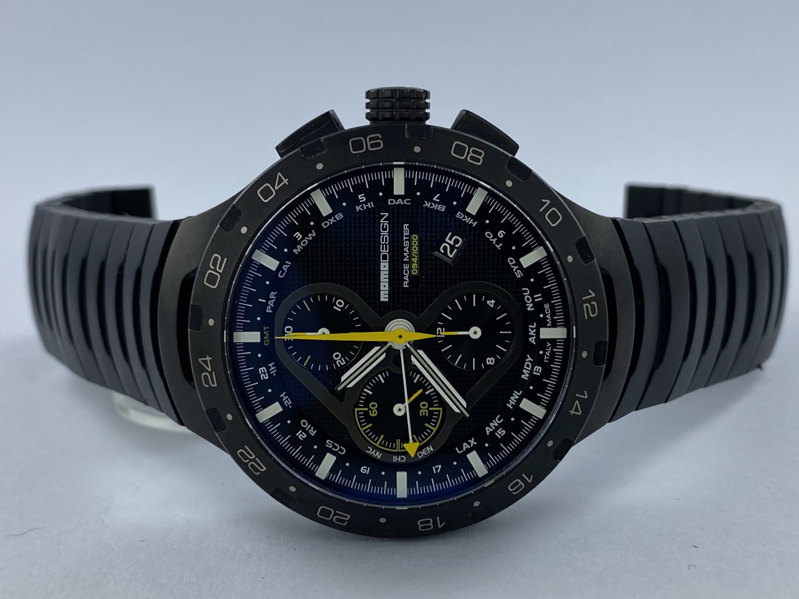 Momo Design ref. MD100BK-02BKBK Race Master Clockwise Hellevoetsluis Momo Design ref. MD100BK-02BKBK Race Master Clockwise Hellevoetsluis