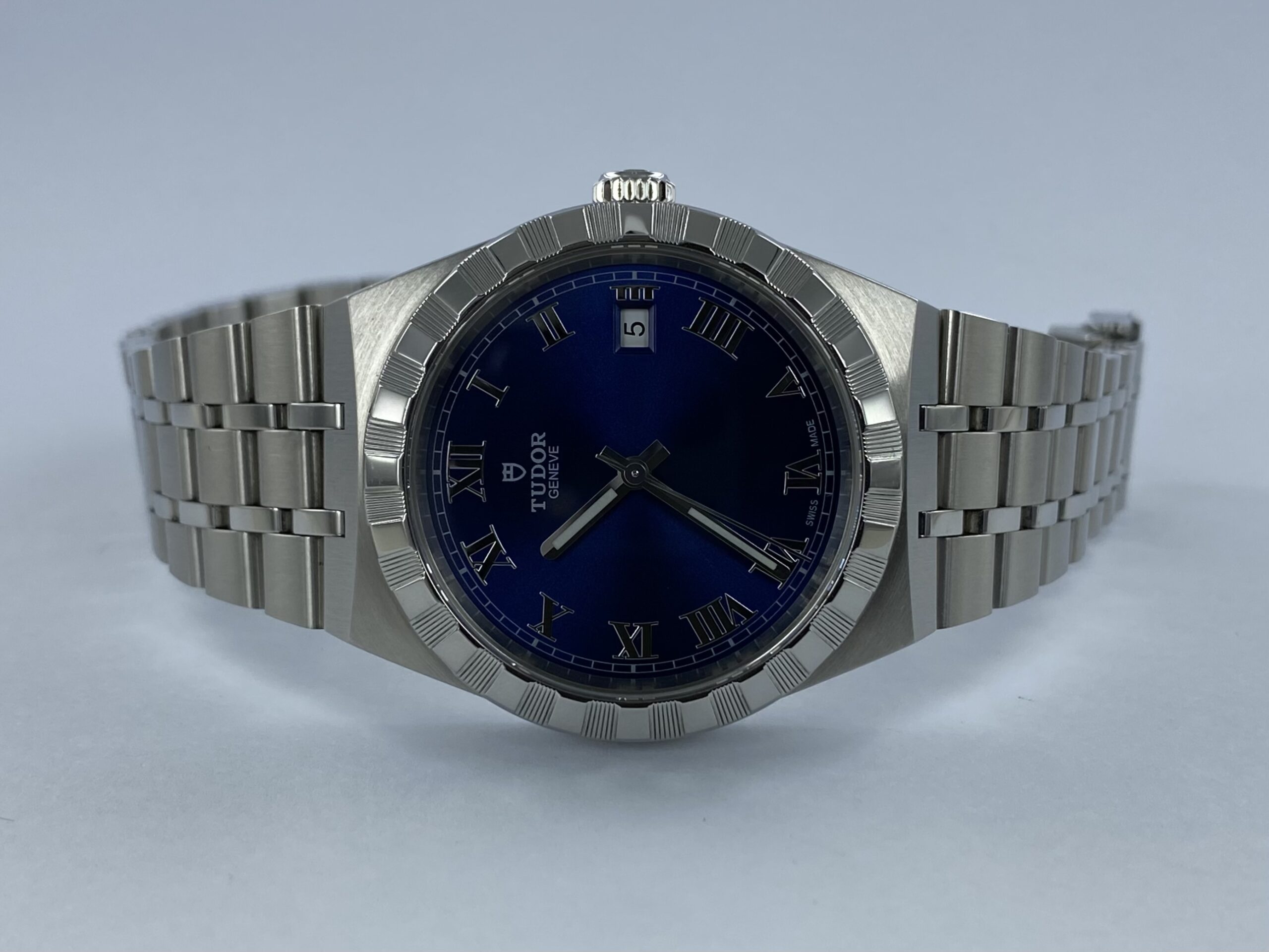 Tudor Royal M28500 Clockwise Hellevoetsluis Tudor Royal M28500 Clockwise Hellevoetsluis